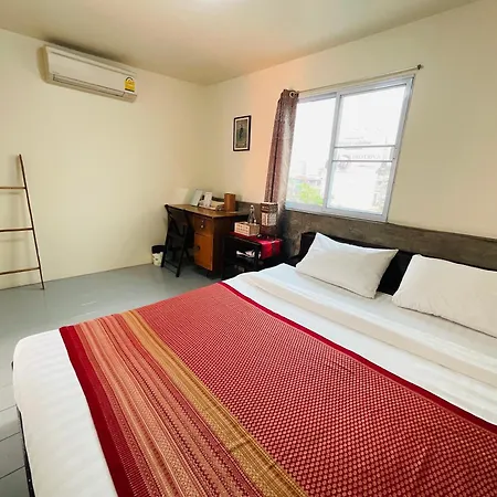 Baan Klang Vieng Hostel